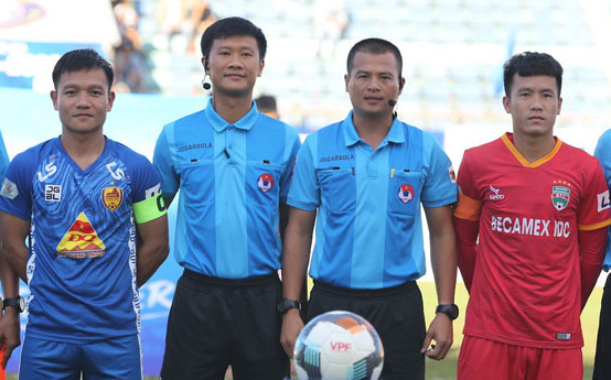 Chủ tịch CLB ở V.League bị tố lăng mạ trọng tài, mặc kệ CĐV tấn công &quot;vua áo đen&quot;