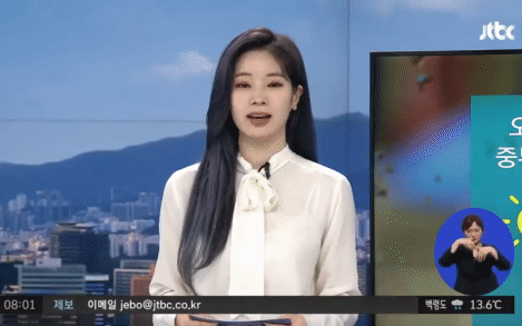 Sáng dậy bật TV, người dân Hàn ngỡ ngàng thấy nữ idol TWICE dẫn chương trình thời sự của đài truyền hình quyền lực JTBC