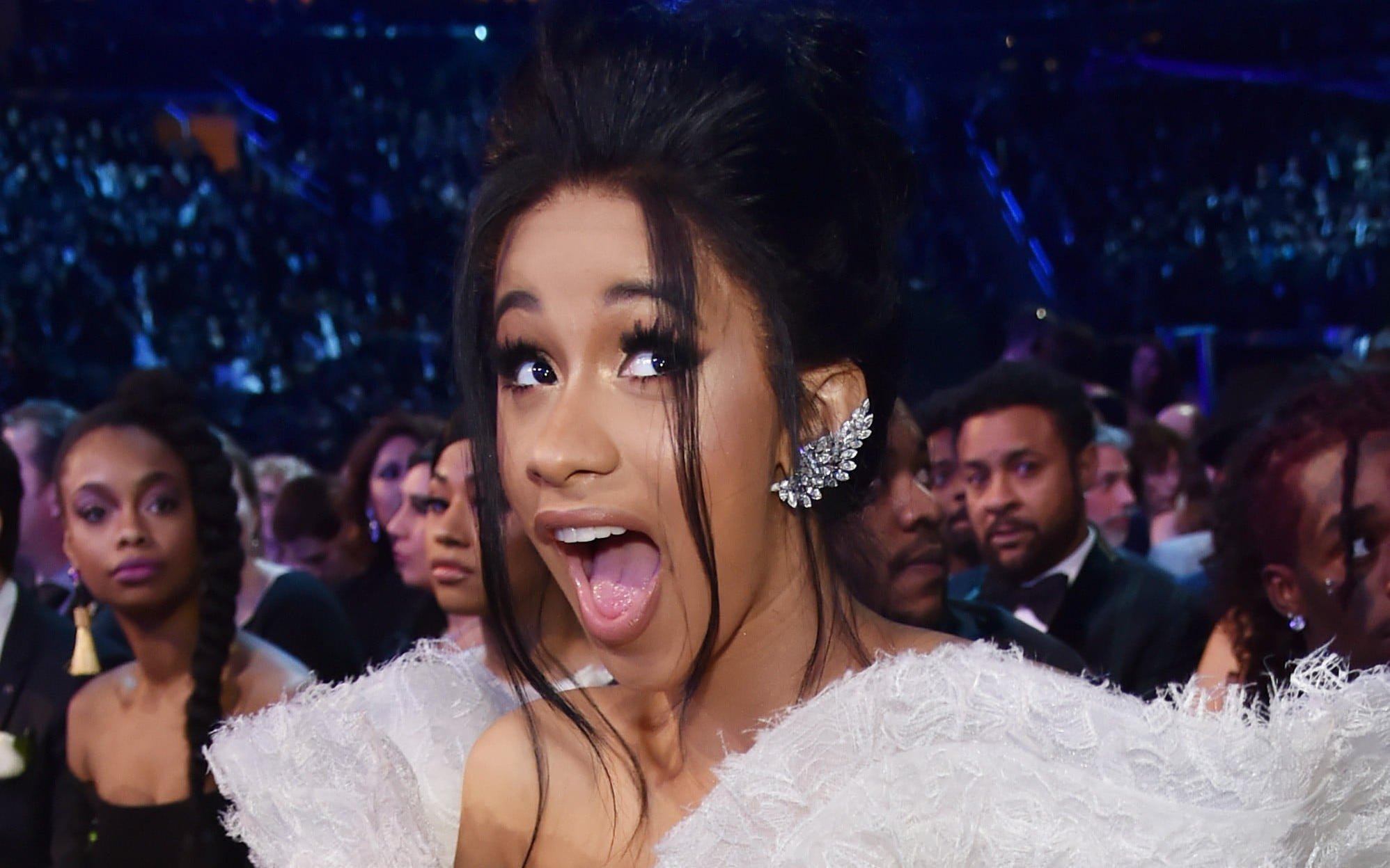 Quá trời rồi: Cardi B trao cho fan &quot;một cú lừa&quot;, nhá hàng single mới nhưng khi click vào lại là... &quot;phim con heo&quot;?