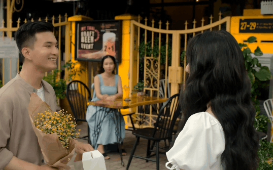 Lynk Lee tạo cú &quot;twist&quot; trong MV đầu tiên xuất hiện với hình ảnh nữ tính nhưng sao motif lại như... những năm 2000 thế này?