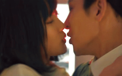 Kim Yoo Jung mơ đi quẩy &quot;nóng bỏng&quot; với sếp Ji Chang Wook, chốt lại với nụ hôn rực lửa ở tập 3 Backstreet Rookie