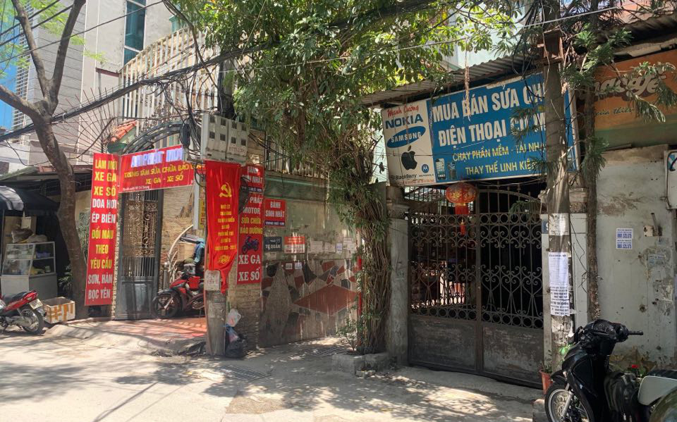 Vụ tên cướp mặc sơ mi trắng đột nhập tiệm vàng ở Hà Nội: 1 thanh niên bị đâm gục trong lúc đuổi theo tên cướp