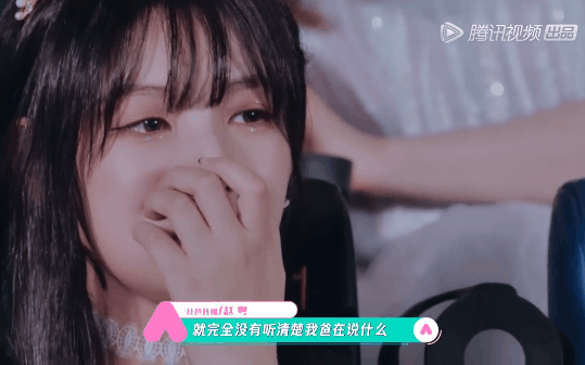 Thí sinh hot nhất &quot;Sáng Tạo Doanh&quot; khóc nức nở khi thấy bố nằm viện cùng câu chuyện xót xa: &quot;Tại sao bố phải làm anh hùng?&quot;