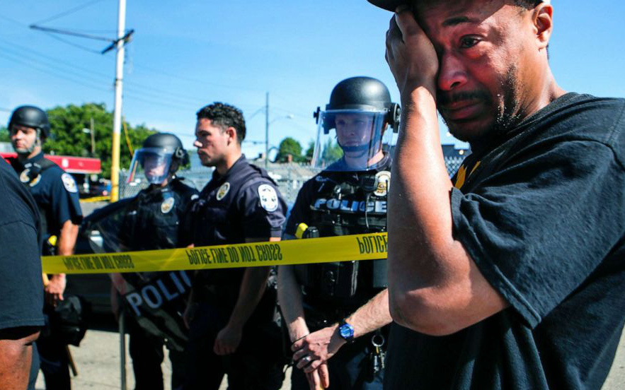 Người Mỹ lại rơi nước mắt trước 1 cái chết gây tranh cãi: Chủ nhà hàng bị cảnh sát bắn hạ trong làn sóng biểu tình, chuyện gì đã xảy ra?