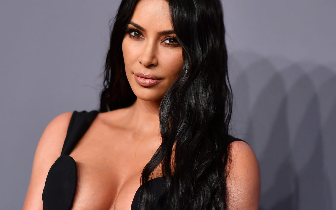 Tranh cãi tin Kim Kardashian chính thức thành tỷ phú đô la: Forbes lại điều tra, phân tích &quot;chiêu&quot; của vợ chồng Kim - Kanye