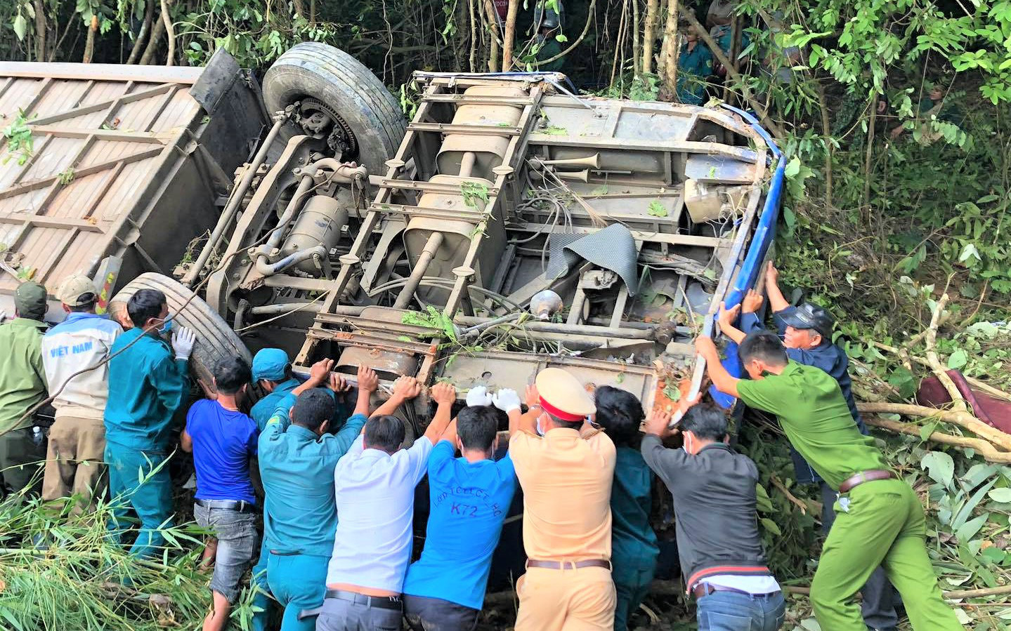 Tiết lộ bất ngờ về vụ xe khách lao xuống vực khiến nhiều người chết và bị thương ở Kon Tum