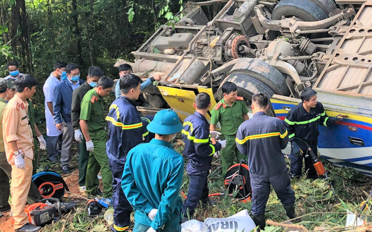 Vụ xe khách lao xuống vực khiến 5 người chết: Xe chạy sai tuyến, phụ xe tử nạn dương tính với ma túy