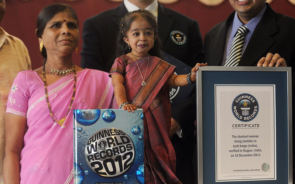 Cao 61cm và chỉ nặng hơn 5kg, cô gái từng sở hữu kỷ lục Guinness là 'người phụ nữ nhỏ nhất thế giới' bây giờ ra sao