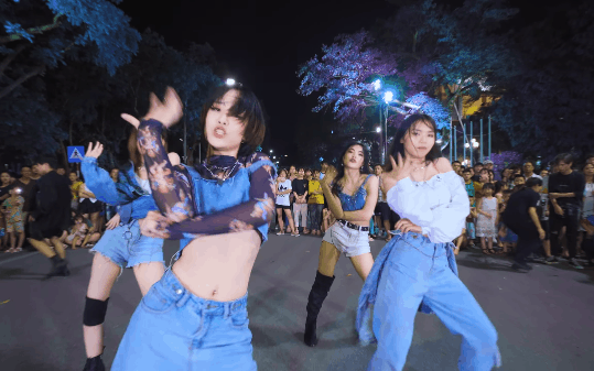 Dưới bản dance cover hit BLACKPINK của nhóm nhảy Việt gần 2 triệu view, fan quốc tế ngơ ngác: &quot;Người Việt Nam không giãn cách xã hội à?&quot;
