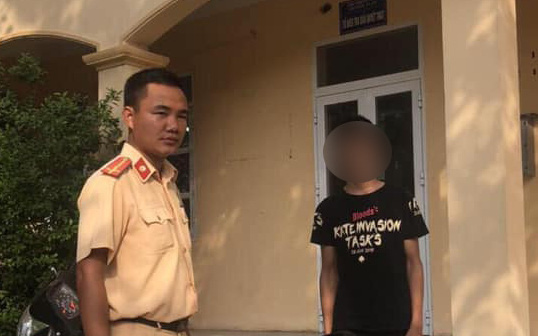 Hà Nội: Khoe bốc đầu xe lên Facebook bị người dân báo công an, nam thanh niên phải nộp hơn 4 triệu tiền phạt