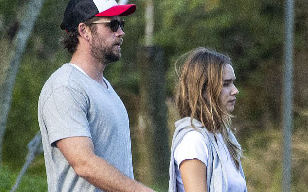 Mới 6 tháng sau khi ly hôn Miley Cyrus, Liam Hemsworth giờ đã đưa bạn gái mới kém 8 tuổi ra mắt gia đình