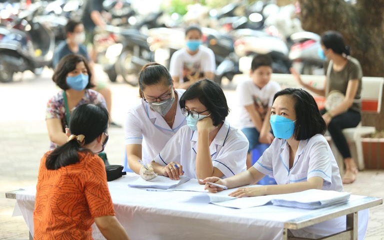 Quận Ba Đình, Hà Nội tiếp tục test nhanh Covid-19 cho người dân đi từ Đà Nẵng về