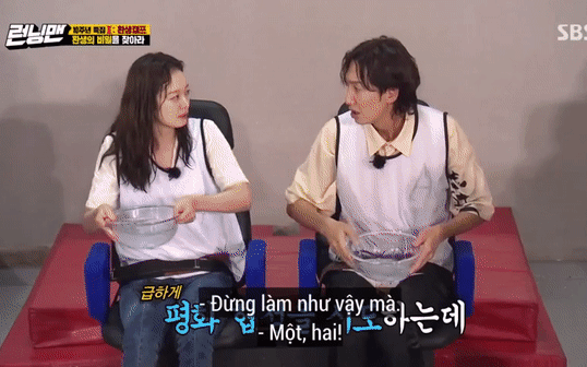 2 &quot;thánh chơi dơ&quot; chung team: Jeon So Min nhúng cả bàn chân vào tô nước để &quot;trả thù&quot; Lee Kwang Soo