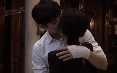 Xem lại clip hậu trường nụ hôn ngọt nhất Điên Thì Có Sao vẫn còn &quot;thèm hộ&quot; Seo Ye Ji và Kim Soo Hyun!