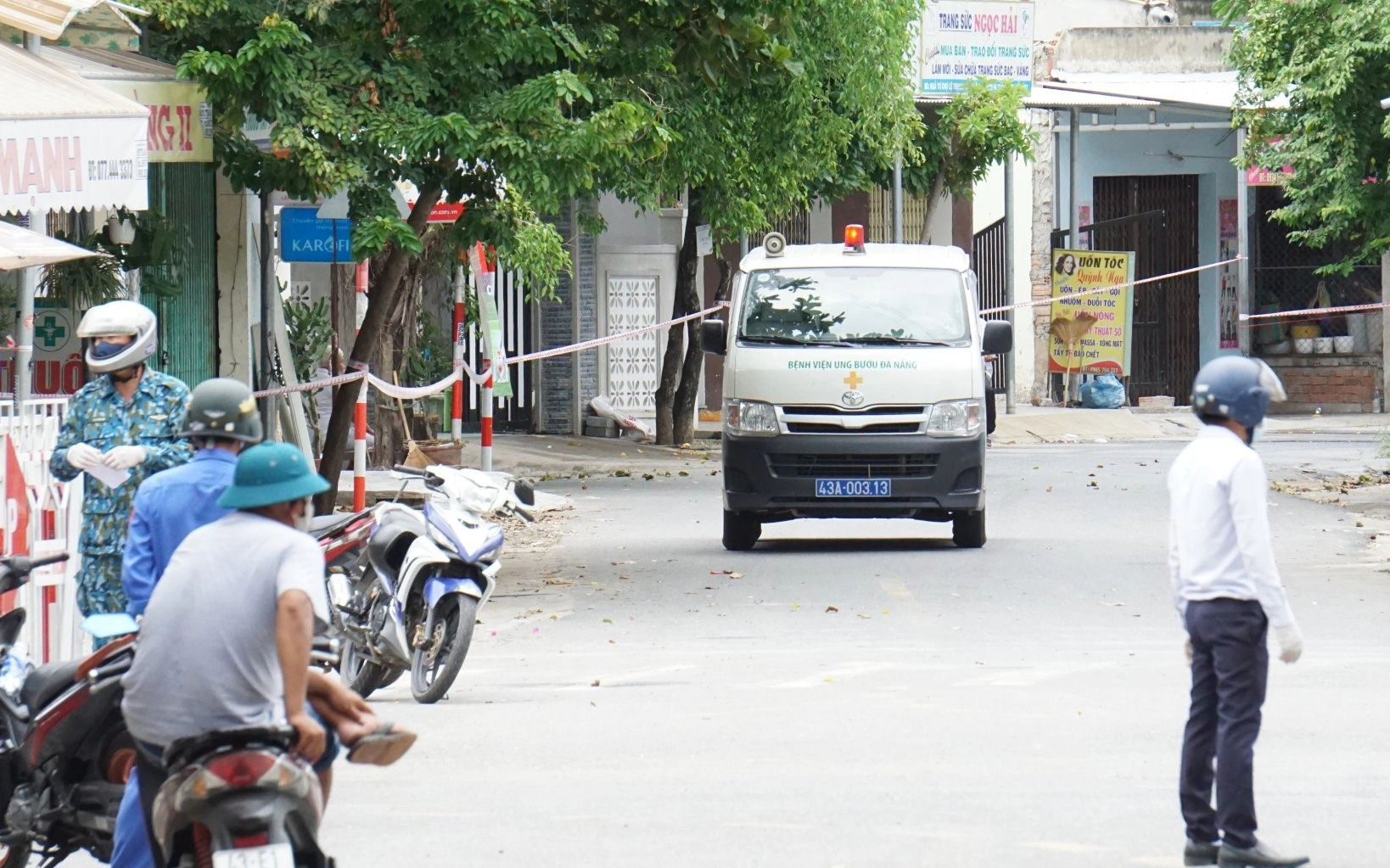 Lịch trình của 14 ca Covid-19 mới ở Đà Nẵng: Có người tiếp xúc với 7 bệnh nhân khác, người đi xe buýt, dự hội nghị, ăn liên hoan