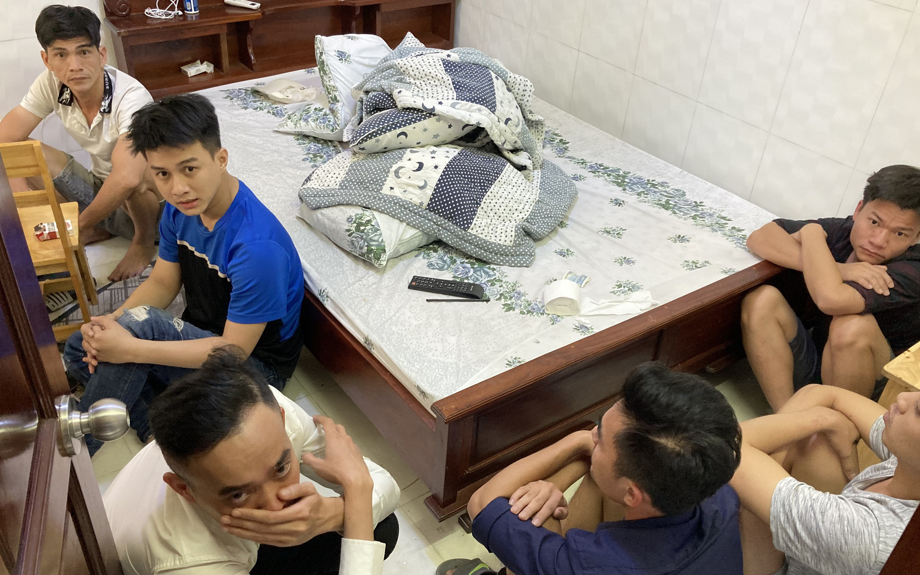 Phát hiện nhóm "dân chơi" tổ chức phê ma túy tại nhà nghỉ ở Sài Gòn
