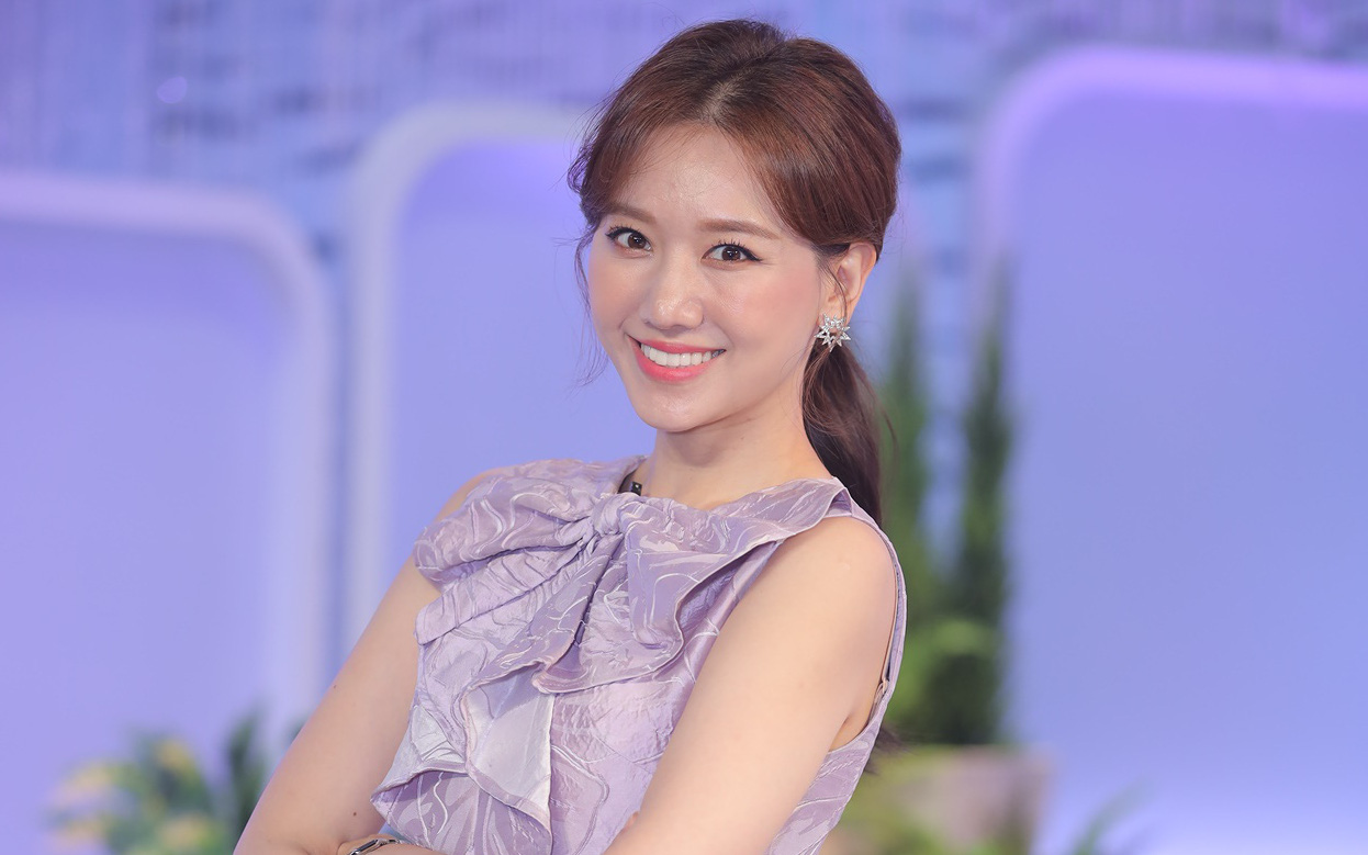 Hari Won từng có ý định chuyển giới, xấu hổ khi lần đầu &quot;rớt dâu&quot; được mẹ đi khoe khắp nơi