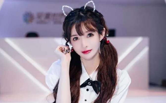 Bị nhầm với diễn viên phim người lớn, nữ streamer xinh đẹp phải khóa kênh vì cộng đồng công kích