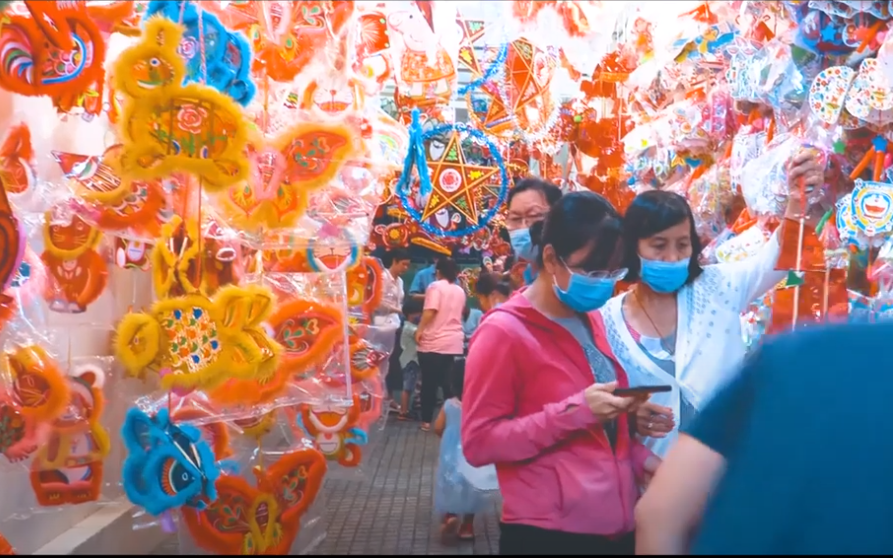 Clip: Phố lồng đèn Sài Gòn vắng khách, tiểu thương chỉ bán được 50% so với mọi năm