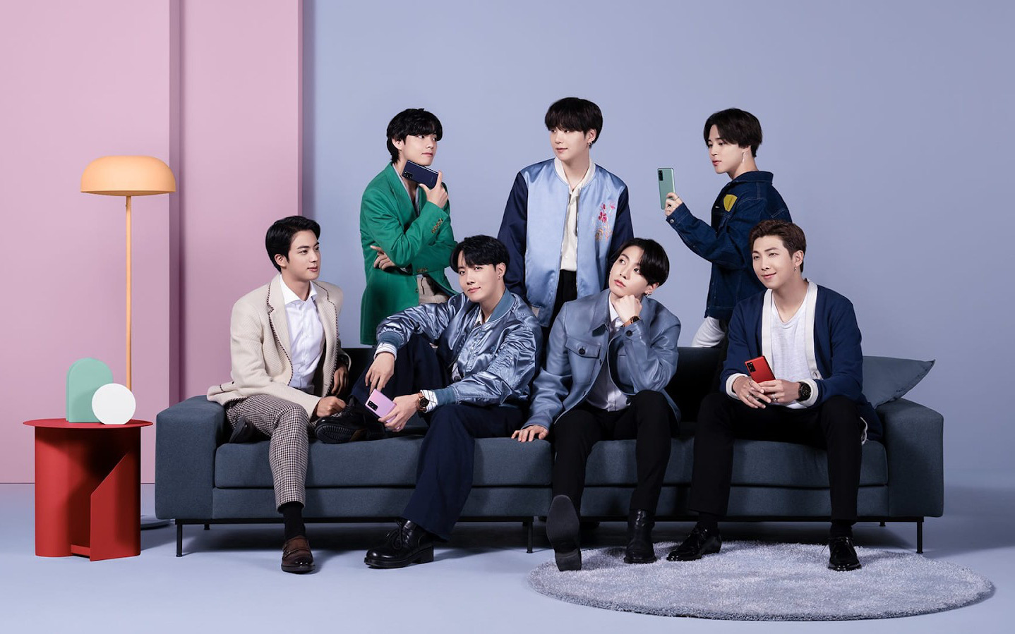 Ngắm mê mệt các chàng trai BTS đẹp hút hồn trong bộ ảnh sản phẩm mới của Samsung