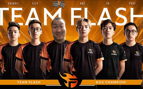 Harvin bất ngờ &quot;thả thính&quot; mời streamer Bốp Bốp về Team Flash, tương lai ADC và Elly sẽ đi về đâu?