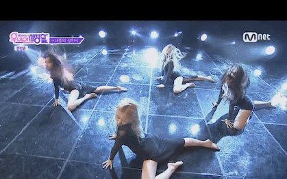 Nayeon hay ngã dúi dụi trên sân khấu vì di chứng của tai nạn kinh hoàng, Knet thán phục khi vẫn "cân" được vũ đạo siêu khó của TWICE