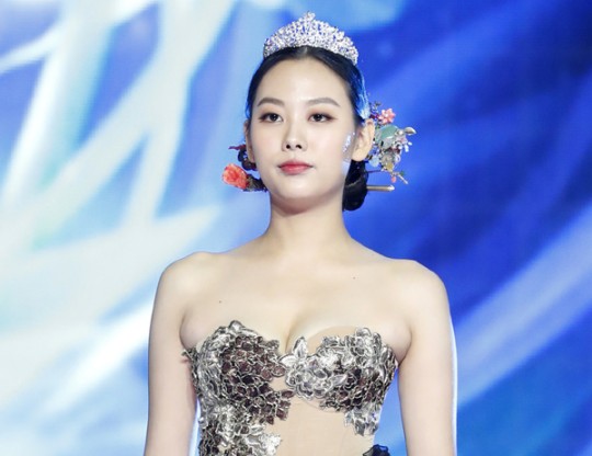 Cuộc thi Hoa hậu Hàn Quốc bị “ném đá” gắt nhất lịch sử: Thí sinh diện Hanbok như đồ bơi, “bức tử” vòng 1 phản cảm - Ảnh 2.