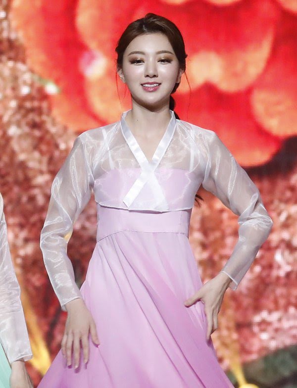 Cuộc thi Hoa hậu Hàn Quốc bị “ném đá” gắt nhất lịch sử: Thí sinh diện Hanbok như đồ bơi, “bức tử” vòng 1 phản cảm - Ảnh 6.