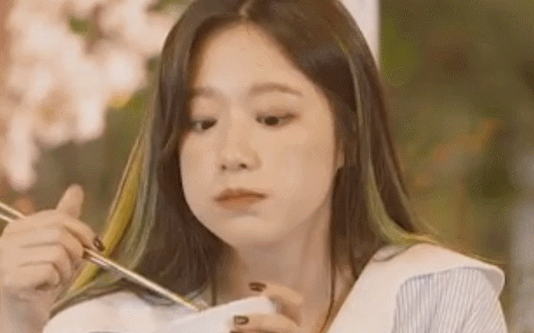Hí hửng khoe thực đơn giảm cân mới, Shuhua (G)I-DLE khiến người hâm mộ sợ 
