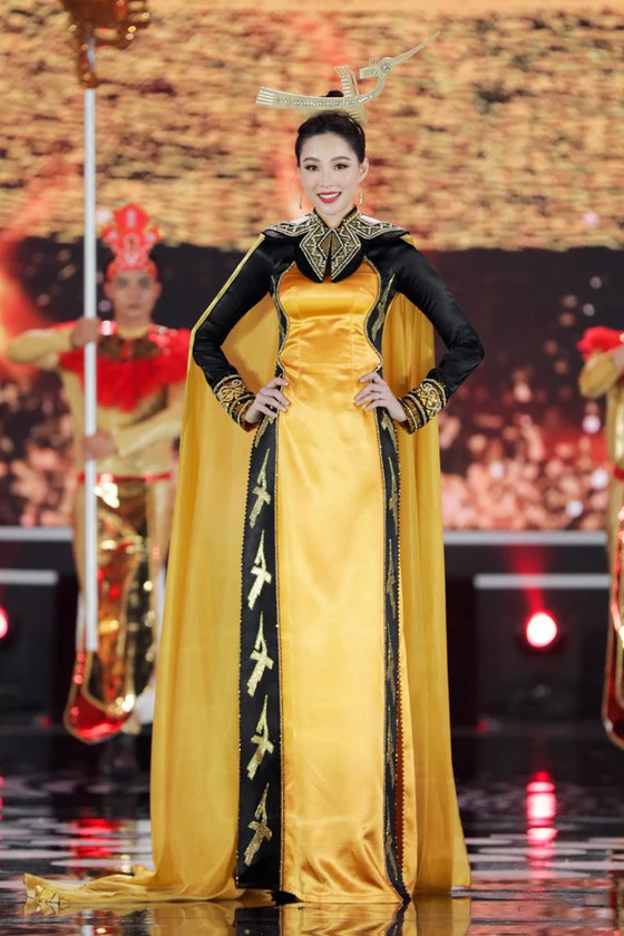 Bức ảnh hot nhất đêm qua: 5 Hoa hậu của thập kỷ hội tụ chung khung hình, thần tiên tỷ tỷ Đặng Thu Thảo lu mờ cả dàn mỹ nhân - Ảnh 4.