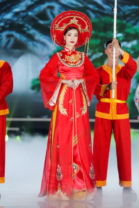 Bức ảnh hot nhất đêm qua: 5 Hoa hậu của thập kỷ hội tụ chung khung hình, thần tiên tỷ tỷ Đặng Thu Thảo lu mờ cả dàn mỹ nhân - Ảnh 6.