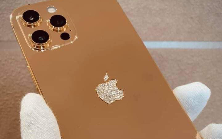 Đẳng cấp của sự &quot;chanh sả&quot;, mê mẩn chiếc iPhone 12 Pro Max được nạm vàng 18K và kim cương cực ấn tượng