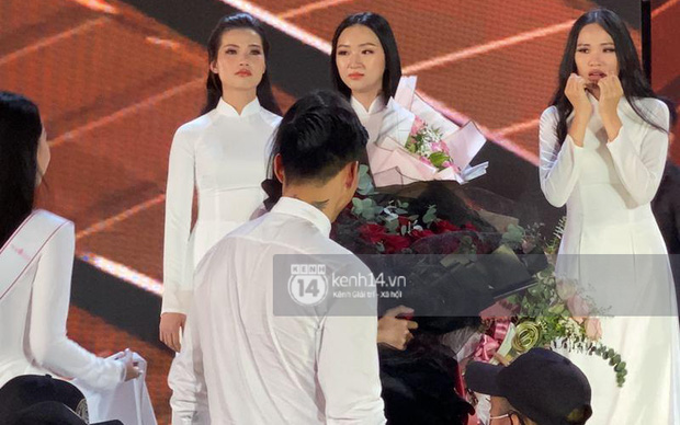 Doãn Hải My đơ toàn tập khi bất ngờ được hỏi thân với Văn Hậu lâu chưa ở đêm Chung kết Hoa hậu Việt Nam - Ảnh 7.