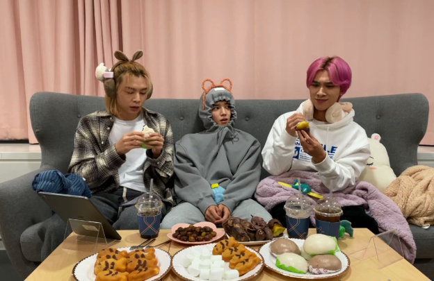 Hendery (NCT) sốc khi biết người Hàn ăn khoai lang với kim chi, còn bị thành viên cùng nhóm dụ ăn thử cực nhiệt tình - Ảnh 3.