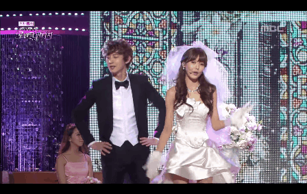 Với nụ cười giả trân này, đám cưới của EXO và SNSD chắc chắn là sân khấu mà Chanyeol không bao giờ muốn xem lại! - Ảnh 4.