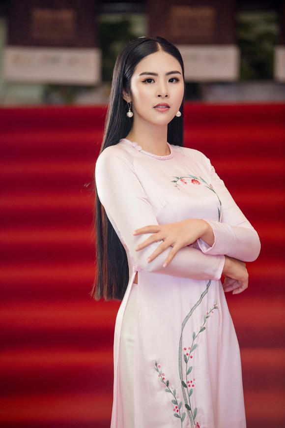 Hoa hậu Việt Nam đi học thế nào khi đương nhiệm: Người nhận bằng cử nhân xuất sắc, người phải học lại cấp 3, bí ẩn nhất là nàng Hậu này - Ảnh 3.
