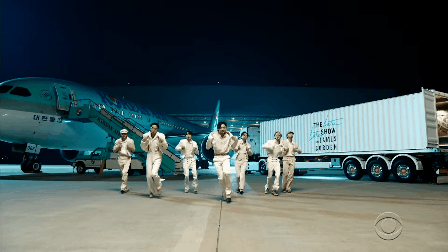 BTS chơi lớn thuê cả phi cơ, container, ra sân bay biểu diễn Dynamite ăn mừng được đề cử Grammy - Ảnh 2.