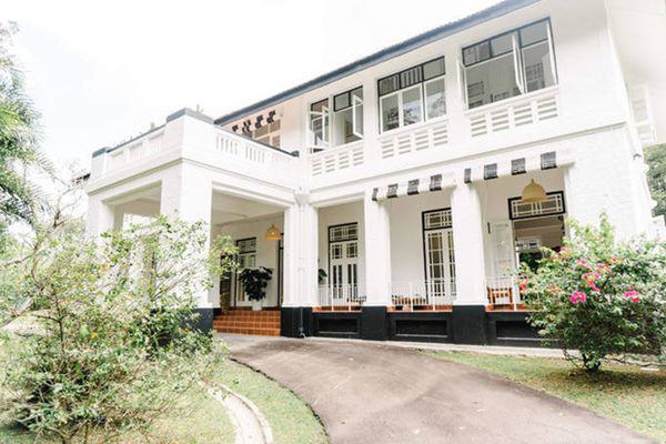 Thu Minh “đi tour” biệt thự cổ 80 tuổi của Bằng Lăng ở Singapore, bất ngờ hơn là loạt món như nhà hàng chính chủ tự nấu - Ảnh 8.