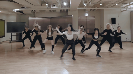 Soi dance practice của aespa: Karina được khen vì tỷ lệ cơ thể quá đẹp, Knet thắc mắc ai là main dancer của nhóm vì không ai nổi bật - Ảnh 2.