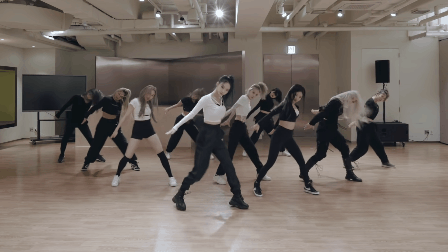 Soi dance practice của aespa: Karina được khen vì tỷ lệ cơ thể quá đẹp, Knet thắc mắc ai là main dancer của nhóm vì không ai nổi bật - Ảnh 3.