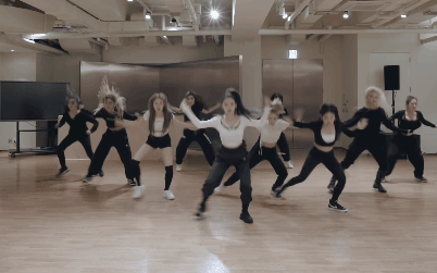 Soi dance practice của aespa: Karina được khen vì tỷ lệ cơ thể quá đẹp, Knet thắc mắc ai là main dancer của nhóm vì không ai nổi bật