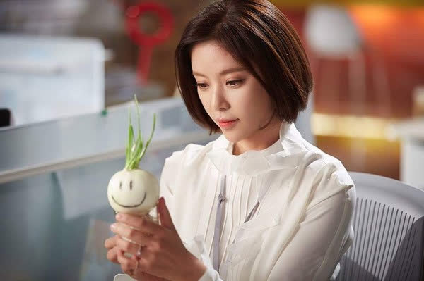 6 màn “vịt hoá thiên nga” ngoạn mục ở phim Hàn: IU, Moon Ga Young chưa sốc bằng ác nữ Penthouse - Ảnh 24.