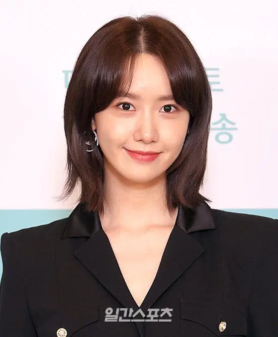 Yoona (SNSD) bất ngờ cắt phăng mái tóc dài nữ thần, nhan sắc liệu có xuống level bên ông hoàng phòng vé? - Ảnh 4.