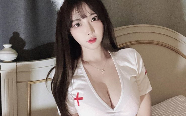 Nữ streamer Hàn Quốc vừa debut đã được dân mạng khen ngợi hết lời, tất cả chỉ vì bộ ngực quá khủng và thân hình cực kỳ &quot;nóng bỏng&quot;