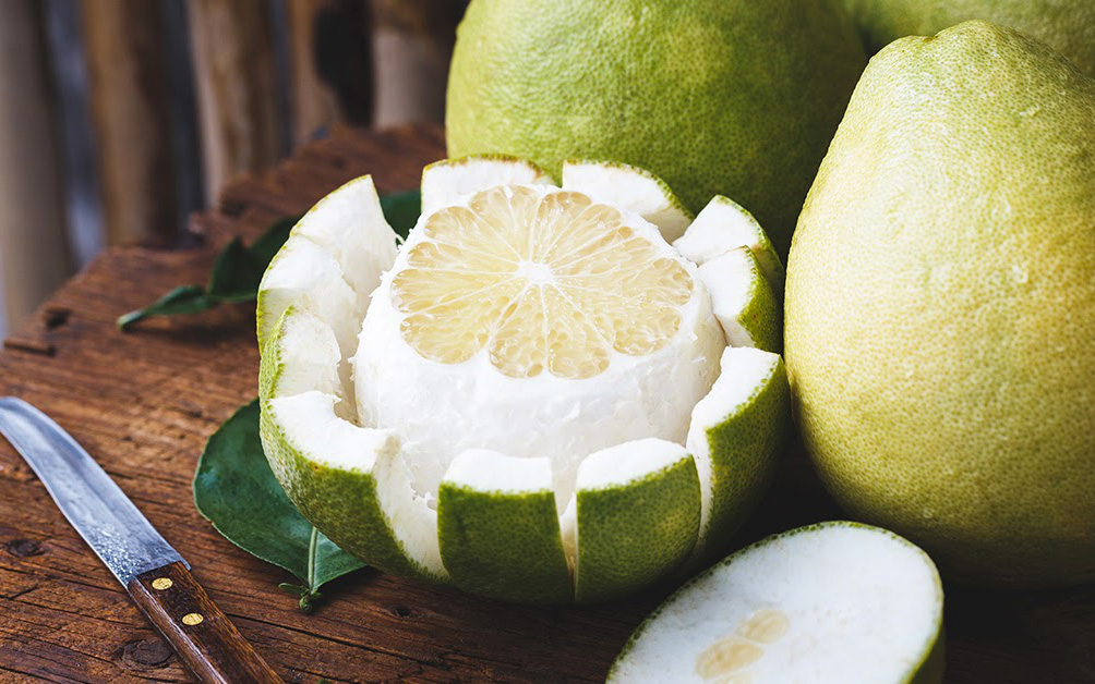 Bưởi rất tốt cho sức khỏe nhưng có 3 nhóm người không phù hợp ăn loại quả này