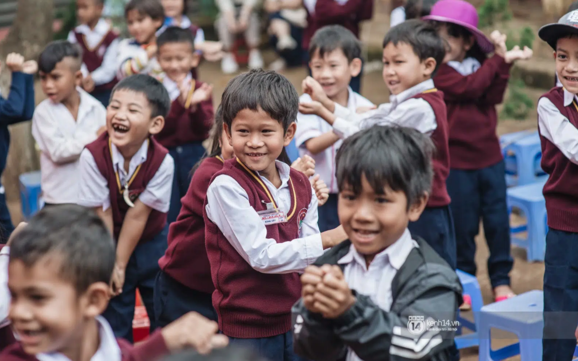 Với 20.000 cuốn sách “ươm mơ&quot;, WeDo 2020 tiếp tục hành trình vẽ nên cổ tích dành tặng trẻ em miền Trung