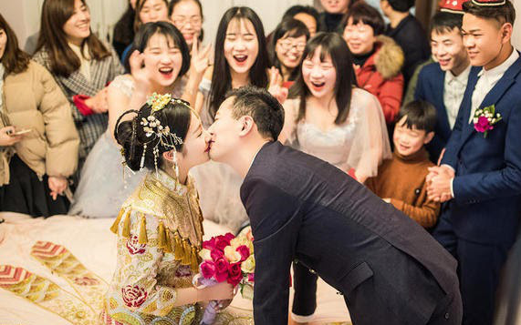 Hạnh phúc lạ lùng của mối hôn sự &quot;hai bên cùng cưới&quot; - trào lưu kết hôn mà chẳng khác gì ly hôn của giới trẻ Trung Quốc
