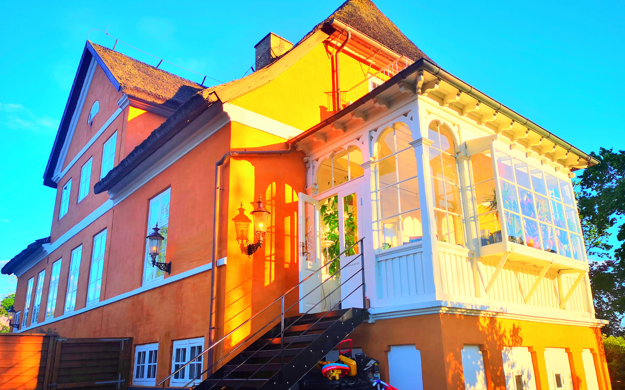Ngôi nhà từ thế kỷ 18 của cô gái Việt ở Đan Mạch: Là di tích lịch sử, bất ngờ lớn nhất nằm ở mái nhà