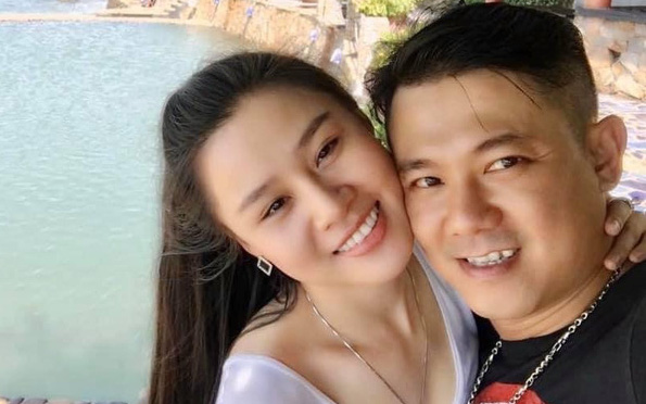 Xót xa status của vợ Vân Quang Long 1 ngày trước lễ viếng: “Sao anh đành lòng bỏ đi, Helen nhớ ba em biết gọi ai bây giờ”