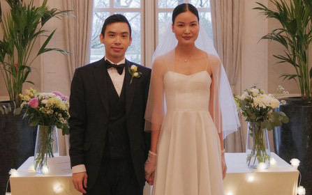 Á quân Next Top Chà Mi bất ngờ tung ảnh cưới tại Anh Quốc: Nàng mẫu diện váy cưới giản dị, đầy rạng rỡ bên bạn trai gốc Hoa